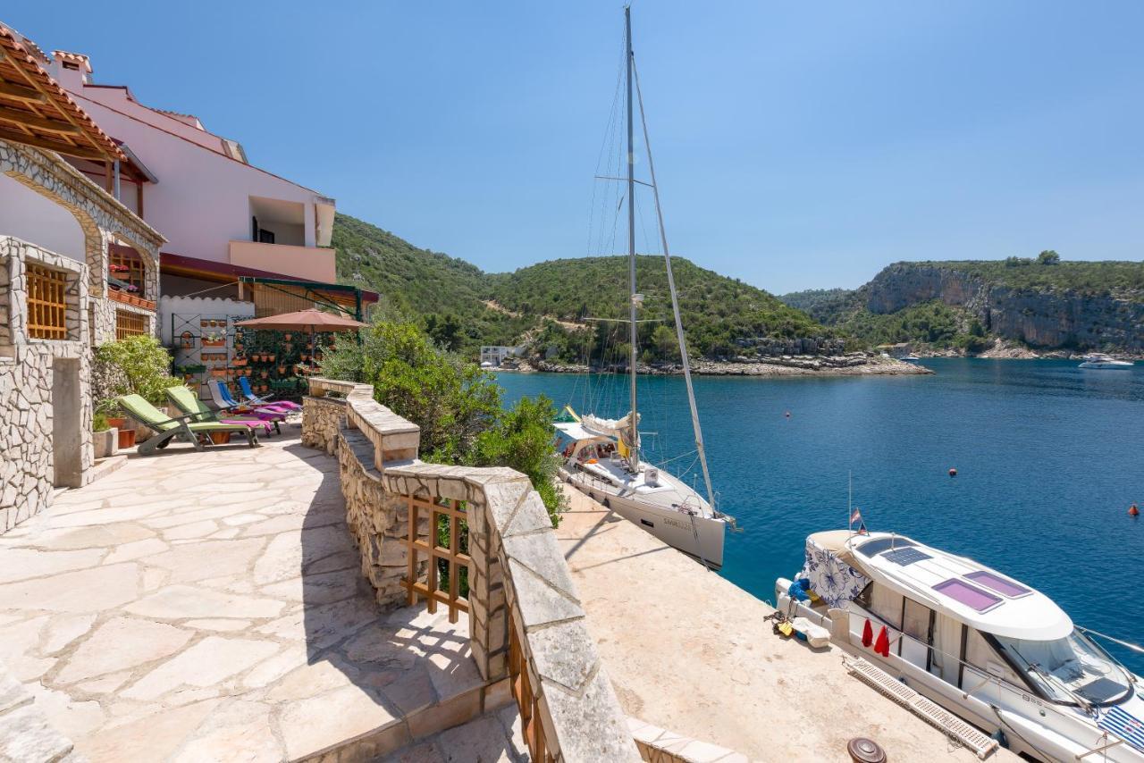 Holiday Home Jelena Zastražišće Exteriör bild
